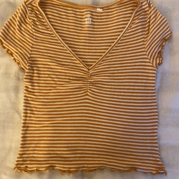 Me to We Crop Top - Picture 2 of 3